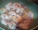 Foto del paso 5 de la receta ✅🗣📢 Calamares y gambones con cebolla al vino blanco 🦑🦐