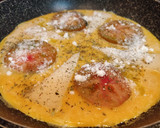 Foto del paso 3 de la receta: Tortipizza 3 quesos