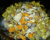 Foto del paso 7 de la receta: Guisado de mejillones y pepitonas con patatas y guisantes