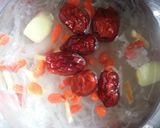 Hình bước làm 2 của món Yến chưng táo đỏ, kỷ tử, đẳng sâm