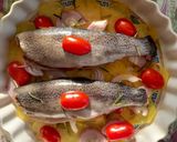 Foto del passaggio 3 della ricetta Trote al forno su letto di patate