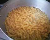 Foto del paso 1 de la receta: Pollo 🐔 con tornillo 🔩 (pasta)