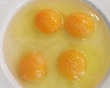 Foto del paso 3 de la receta: Revuelto de huevos con sofrito de tomate