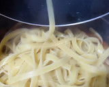 Foto del paso 5 de la receta: Fettuccine con tocineta y huevo