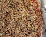 Foto del paso 6 de la receta: Pizza con queso y atún
