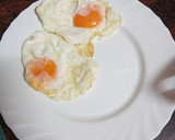 Foto del paso 2 de la receta: Huevos fritos con papas y chistorra método tradicional