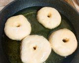 Foto langkah ke 5 dari resep Donat Ubi Kuning.