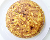 Foto del paso 4 de la receta: Tortilla de patata rellena de jamón y queso