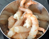 Foto del paso 3 de la receta: Pasta “Nero dí sepia” con Salmon y Gambas