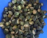A picture of step 1 of Masala Bhindi Okra.