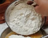 Foto langkah ke 3 dari resep Bolu Kukus Pisang Coklat No Mixer.