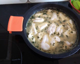 Foto del paso 4 de la receta: Cocochas en salsa verde