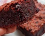 Foto langkah ke 11 dari resep Red Velvet Fudgy Brownies.