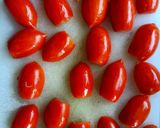 Foto del passaggio 1 della ricetta Pomodorini freddi farciti