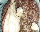 A picture of step 1 of Kachay Gosht ke Kabab.