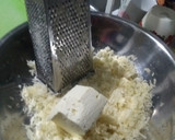 Foto del paso 3 de la receta: Arepa de yuca con queso