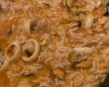 Foto del paso 5 de la receta: Arroz negro con frutos del mar