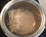 Foto del paso 2 de la receta: Noodles con langostinos al estilo asiático