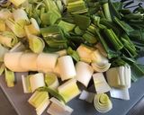 Une image de l'étape 2 de Fondue de poireaux à la crème, origan et jus d'agneau.