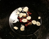 Foto del paso 8 de la receta: Jurel de cola rosada con manto de gambas y almejas