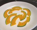 A picture of step 4 of Easy Microwave Vegetable Chips (No Frying).
