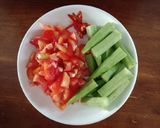 Hình bước làm 2 của món Cá thu đao sốt cà chua - đậu bắp