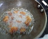 A picture of step 4 of Besan Pakoda.