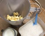 A picture of step 1 of Banana shake.