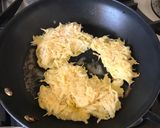 A picture of step 3 of Potato Rösti with saffron.