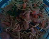 Foto langkah ke 3 dari resep Mie Goreng Simpel Enak Kenyang Sehat.