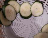 Foto del paso 2 de la receta: Calabacín relleno de mozzarella
