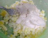 Gambar langkah 2 resipi Sandwich telur mayo.