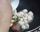A picture of step 3 of Hot Green Chicken Pizza.