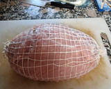 Foto del paso 3 de la receta: Redondo de pavo relleno en salsa