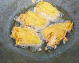 কুমড়ো ফুলের বড়া। Crispy Pumpkin flowers fry or fritters রেসিপির ধাপ 3 ছবি