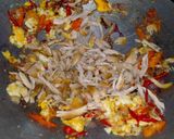 Foto langkah ke 2 dari resep Nasi goreng ayam suwir.