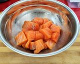 Foto del paso 1 de la receta: Blanqueta de judías blancas y salmón con cítricos
