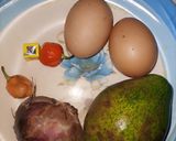 A picture of step 1 of PEAR FRIED EGG!.