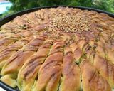 A picture of step 10 of Sunshaped garlic bread.