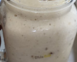 A picture of step 2 of Dates and banana shake.