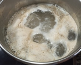 Foto del paso 2 de la receta: Caldo de patas de pollo