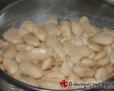 A picture of step 4 of Gigantes plaki (giant baked beans).