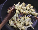 Foto del paso 3 de la receta: Alcachofas con ajillo y jamón