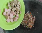 Foto langkah ke 8 dari resep Nasi Goreng Terasi Sosis & Bakso.