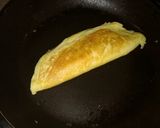 Foto langkah ke 3 dari resep Omelete keju (bahan seadanya dan simpel).