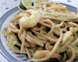 Foto del paso 8 de la receta: Pasta con gambas en salsa de aguacate y leche de coco