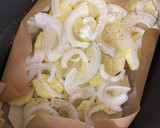 Foto del paso 1 de la receta: Merluza con patatas y cebolla en AirFryer