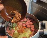 Foto langkah ke 4 dari resep Sop sosis praktis.
