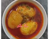 A picture of step 2 of Anday Aloo Ka Salan.