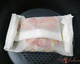 Foto del paso 3 de la receta: Lomos de merluza en “papillote” con paté de aceituna verde  'Apto para personas con diabetes'